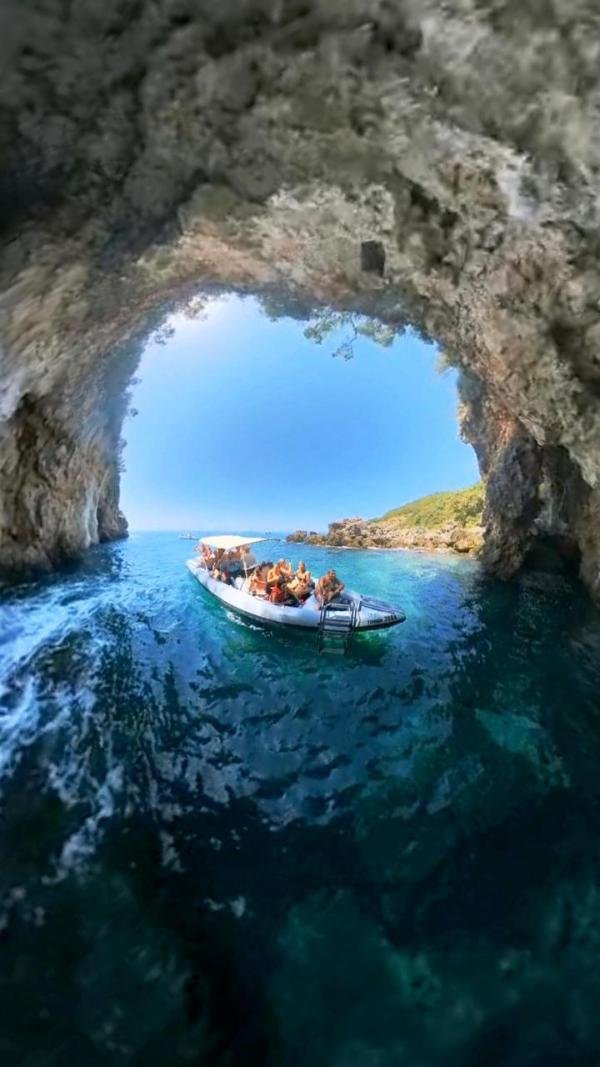 himara albania boat cruise