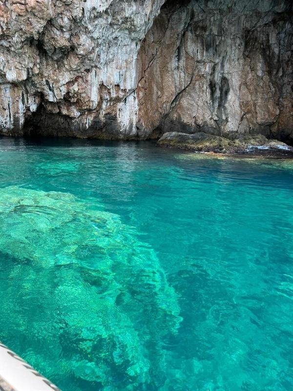 himara albania boat cruise