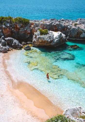 Aquarium beach Himara